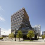 L’edificio che ospita il centro vendita e assistenza Rolex di Dallas, in Texas, è stato disegnato dall’architetto giapponese Kengo Kuma.